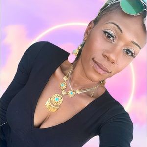 Meet your Posher, Monica